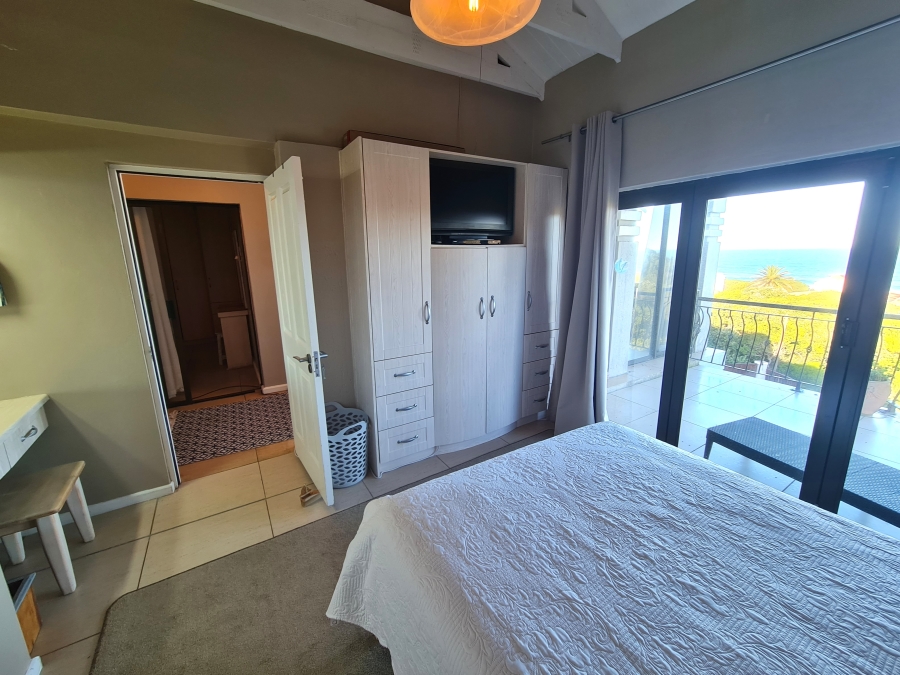 8 Bedroom Property for Sale in Paradise Beach Eastern Cape